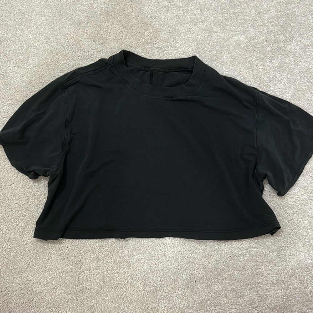 Lululemon cropped t